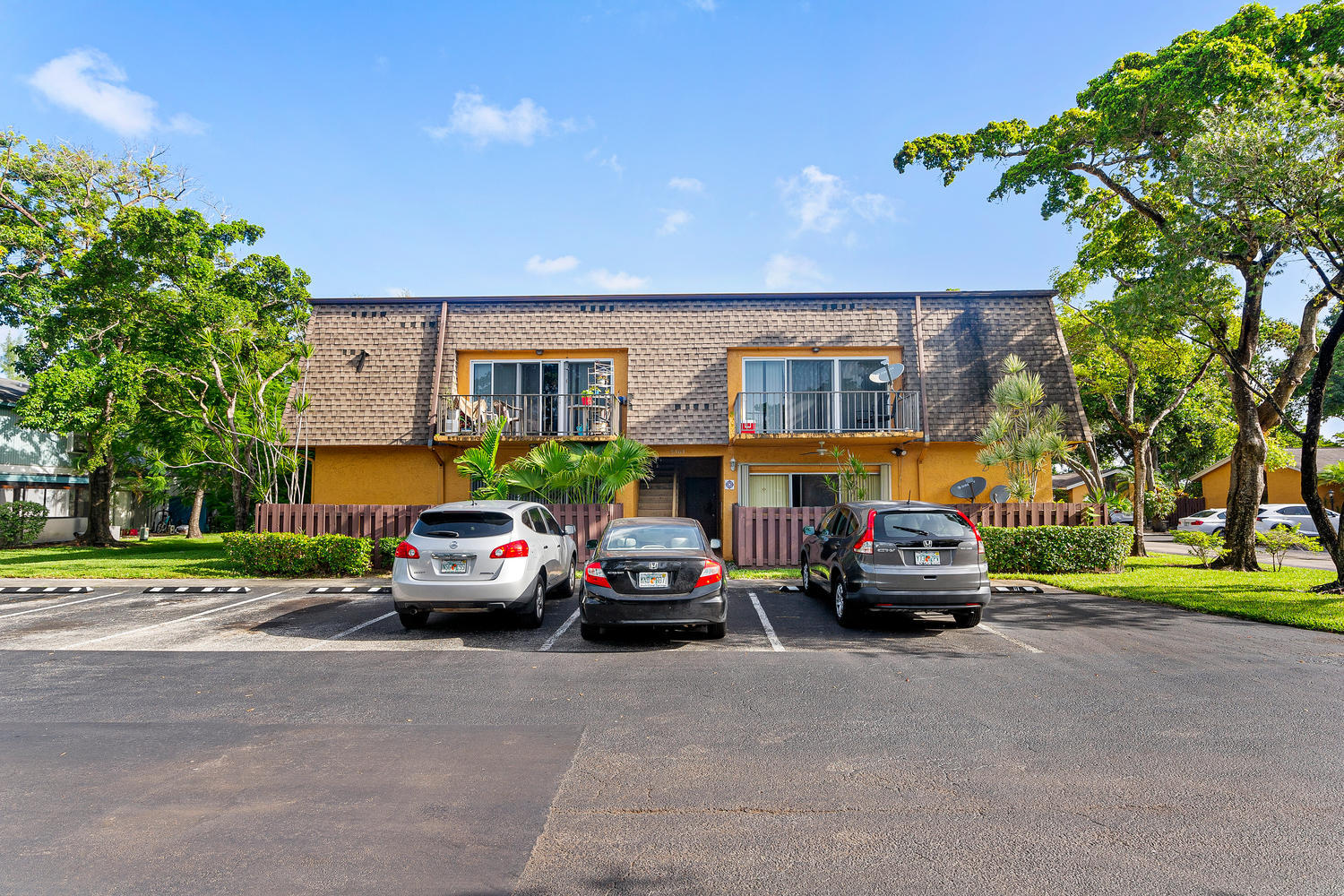 Apple Creek 2 properties for sale, Plantation,33313 FL. Boca Agency