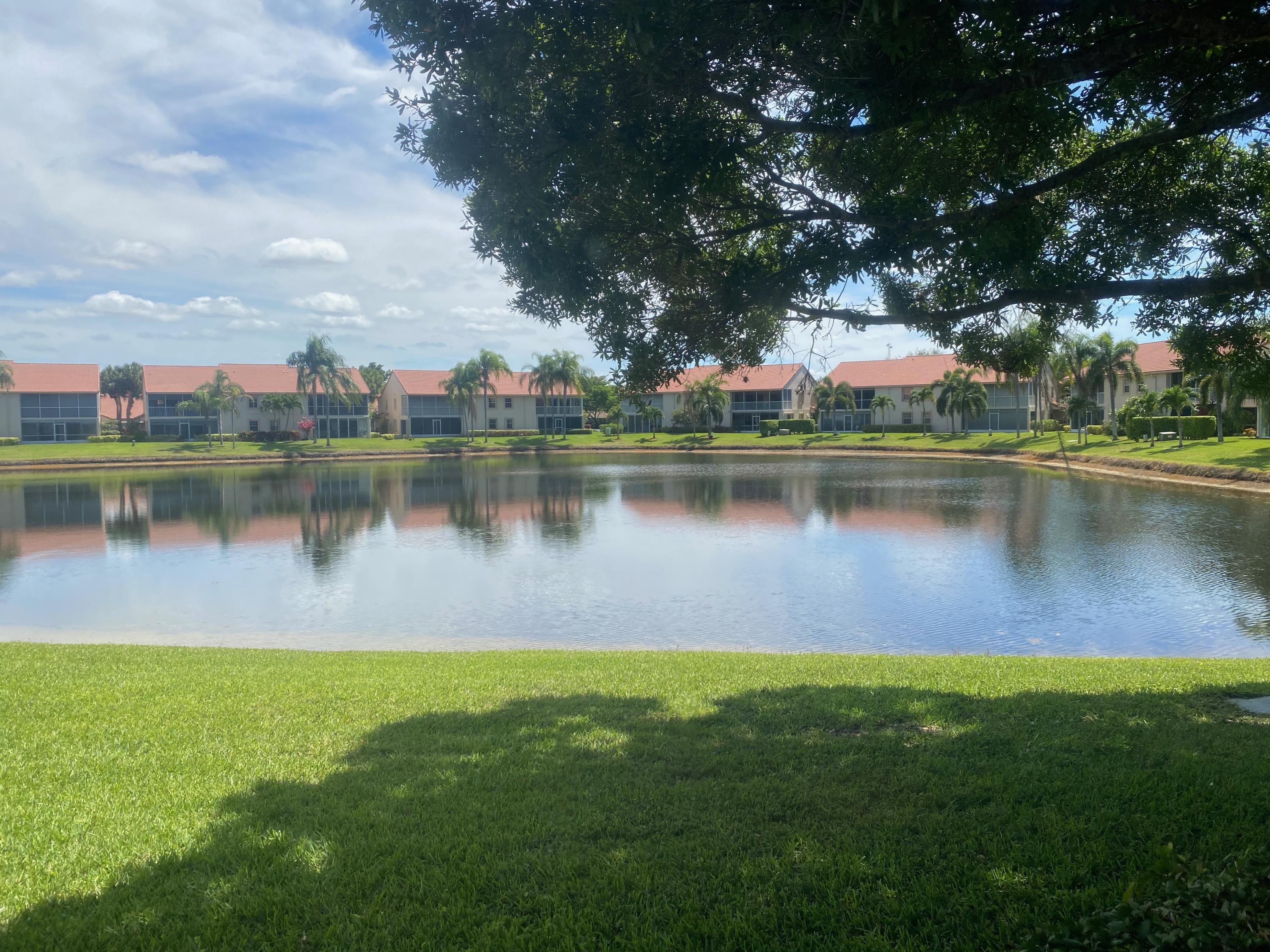 2/2 in Emerald Pointe for sale 204,000