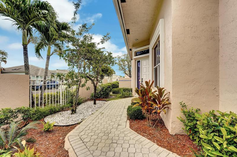 2/2 in The Palms at Boca Pointe for sale 405,000