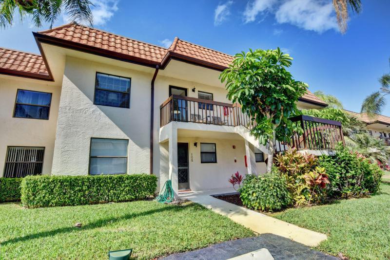 2/2 in Golf Colony Condos at Lucerne Lakes for sale 125,000