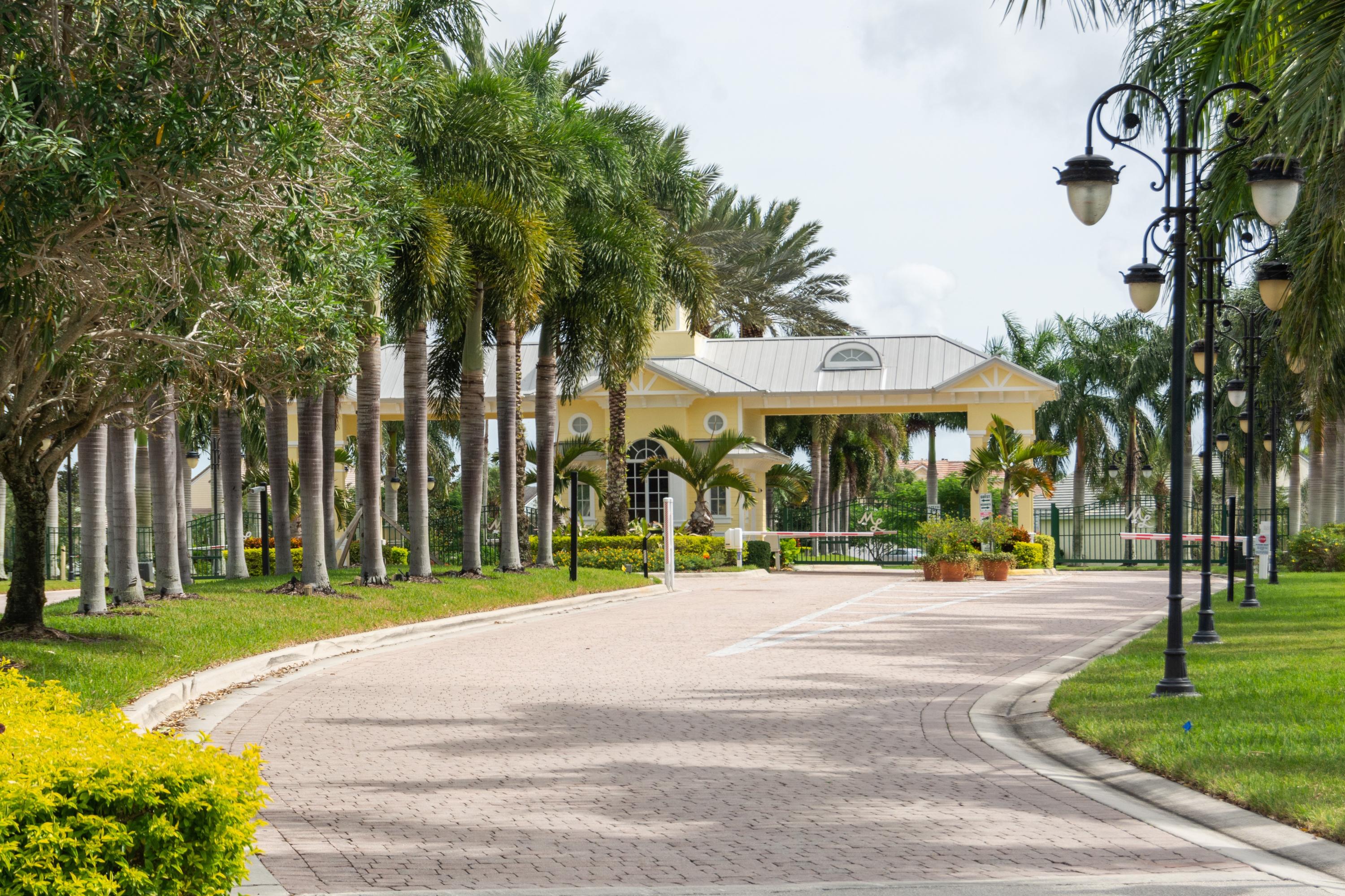 3/2 in Magnolia Lakes for sale 259,000