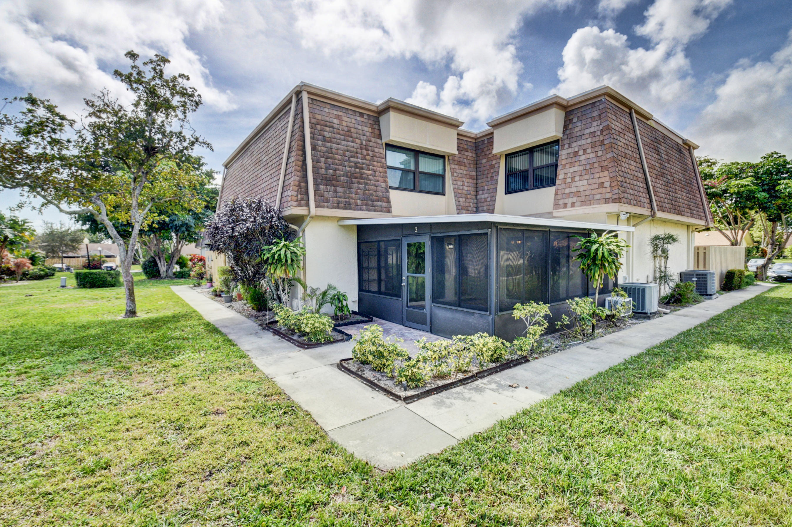 2/2.1 in Rainberry Bay for sale 179,900