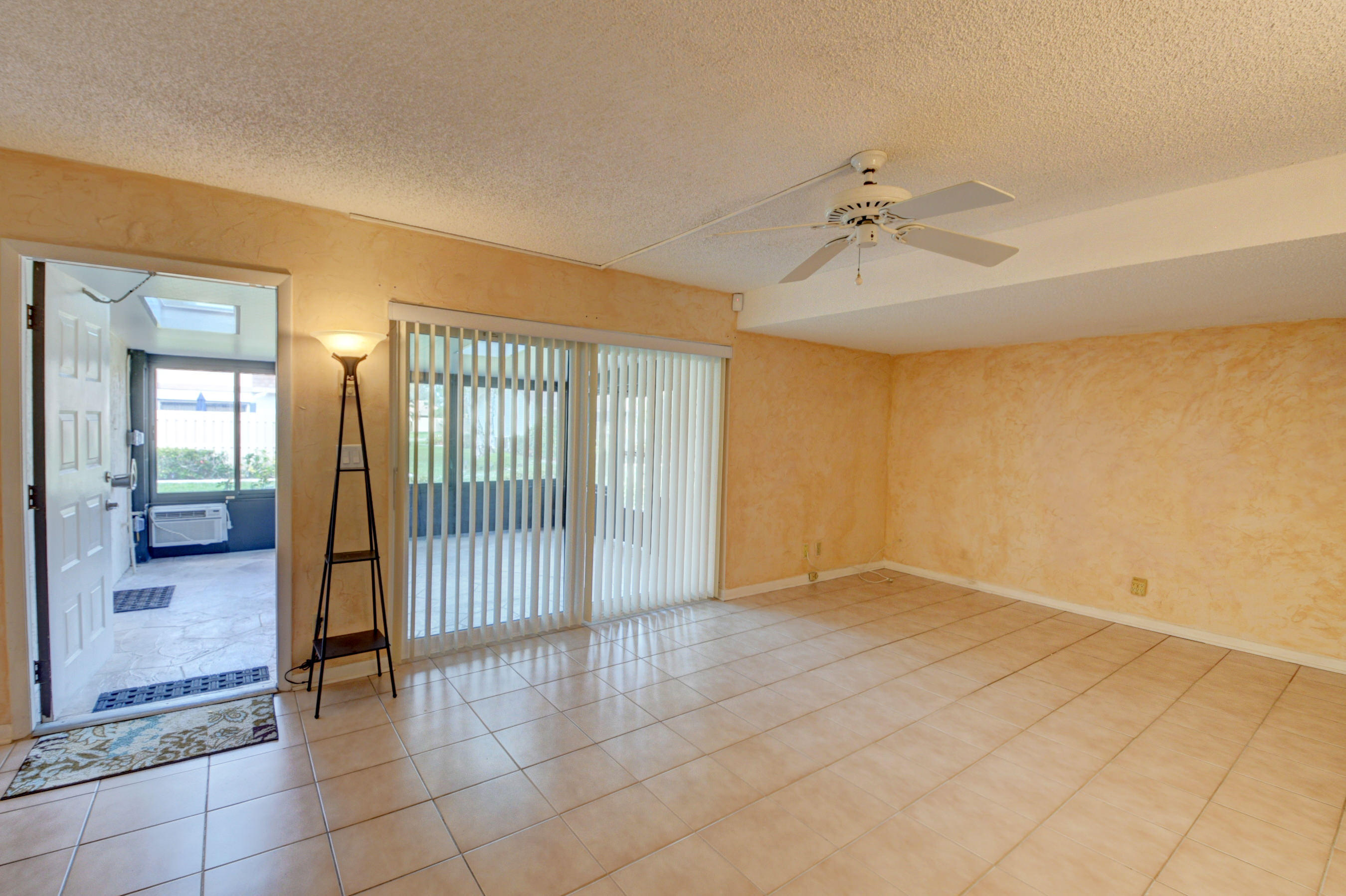 2/2.1 in Rainberry Bay for sale 179,900