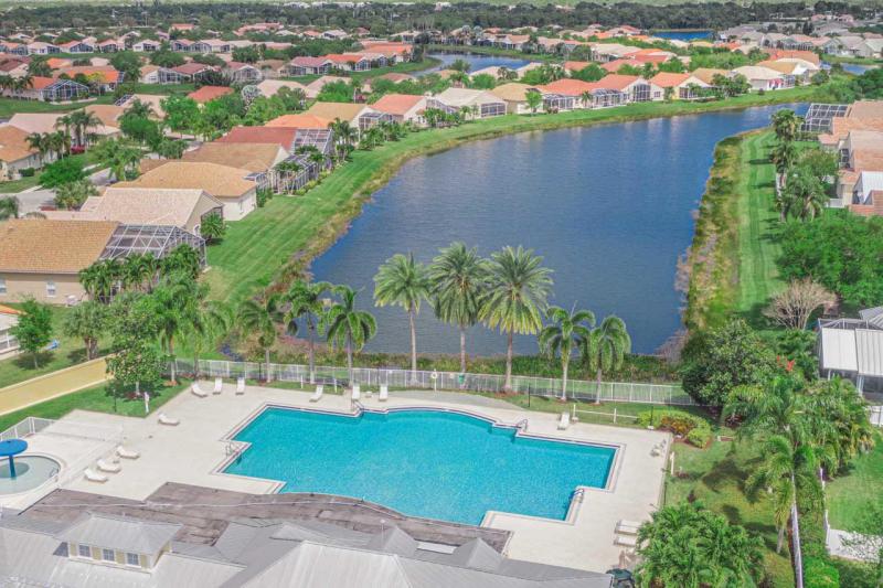 3/3 in Magnolia Lakes for sale 349,900