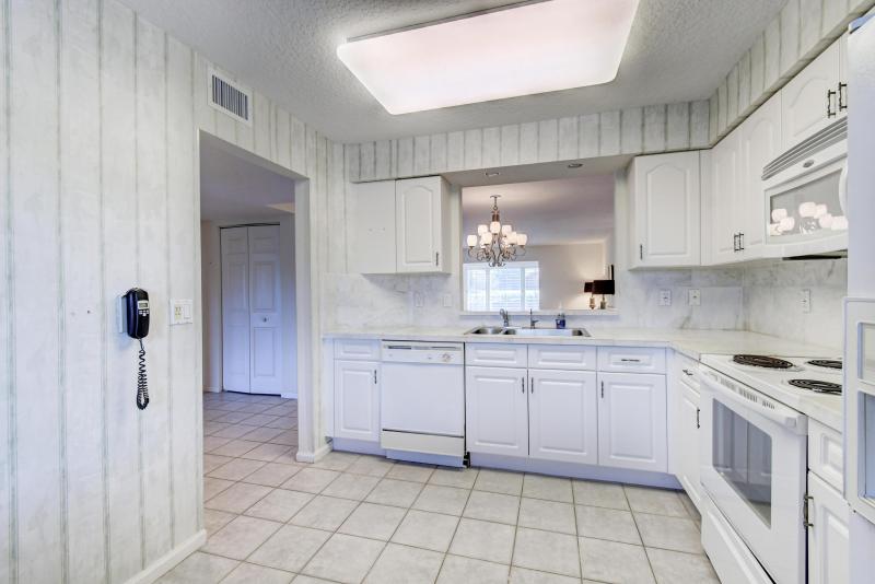 3/2 in Regal Shores at Coral Lakes for sale 189,000