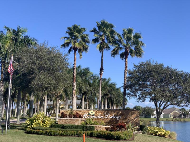 3/2 in Magnolia Lakes for sale 249,000