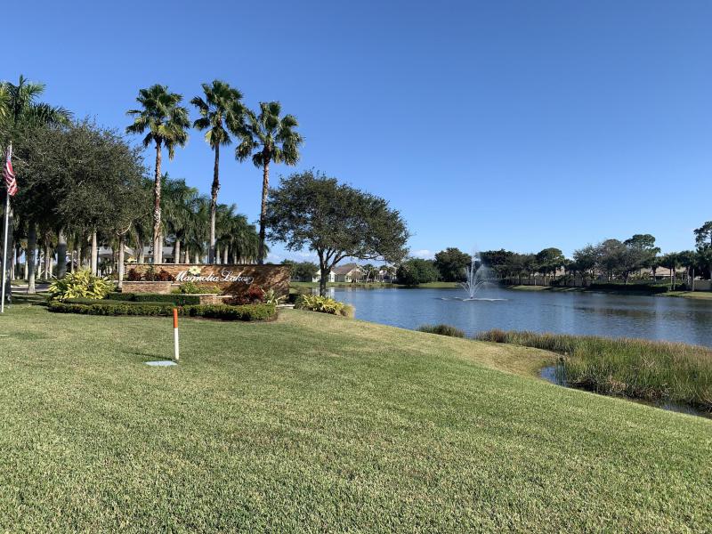 3/2 in Magnolia Lakes for sale 249,000