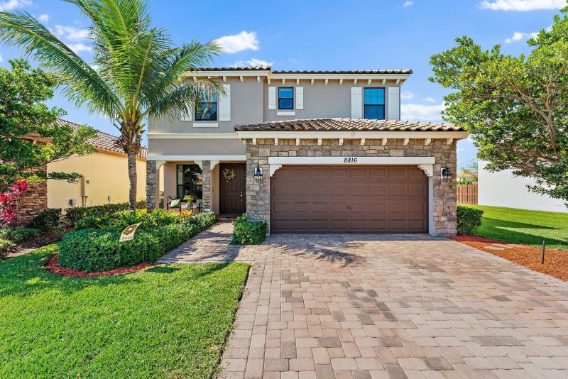 Lake Worth: Gulfstream Preserve - listed at 735,000 (8816 Willow Cove Lane)