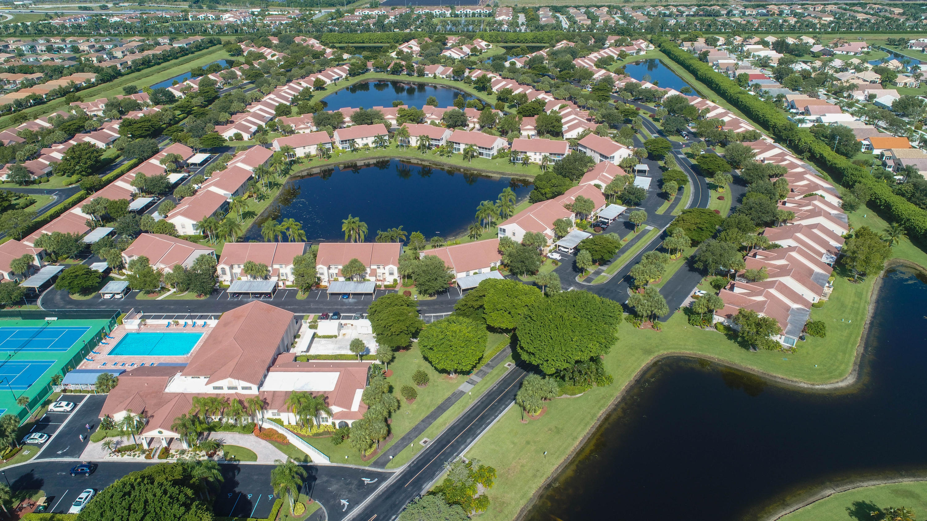 2/2 in Emerald Pointe for sale 280,000