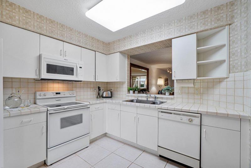 3/2 in Regal Shores at Coral Lakes for sale 199,000