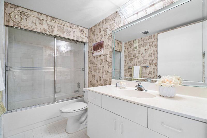 3/2 in Regal Shores at Coral Lakes for sale 199,000