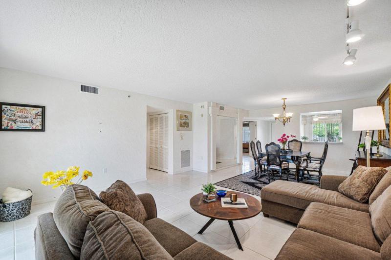 3/2 in Regal Shores at Coral Lakes for sale 199,000