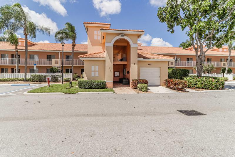 3/2 in Regal Shores at Coral Lakes for sale 250,000