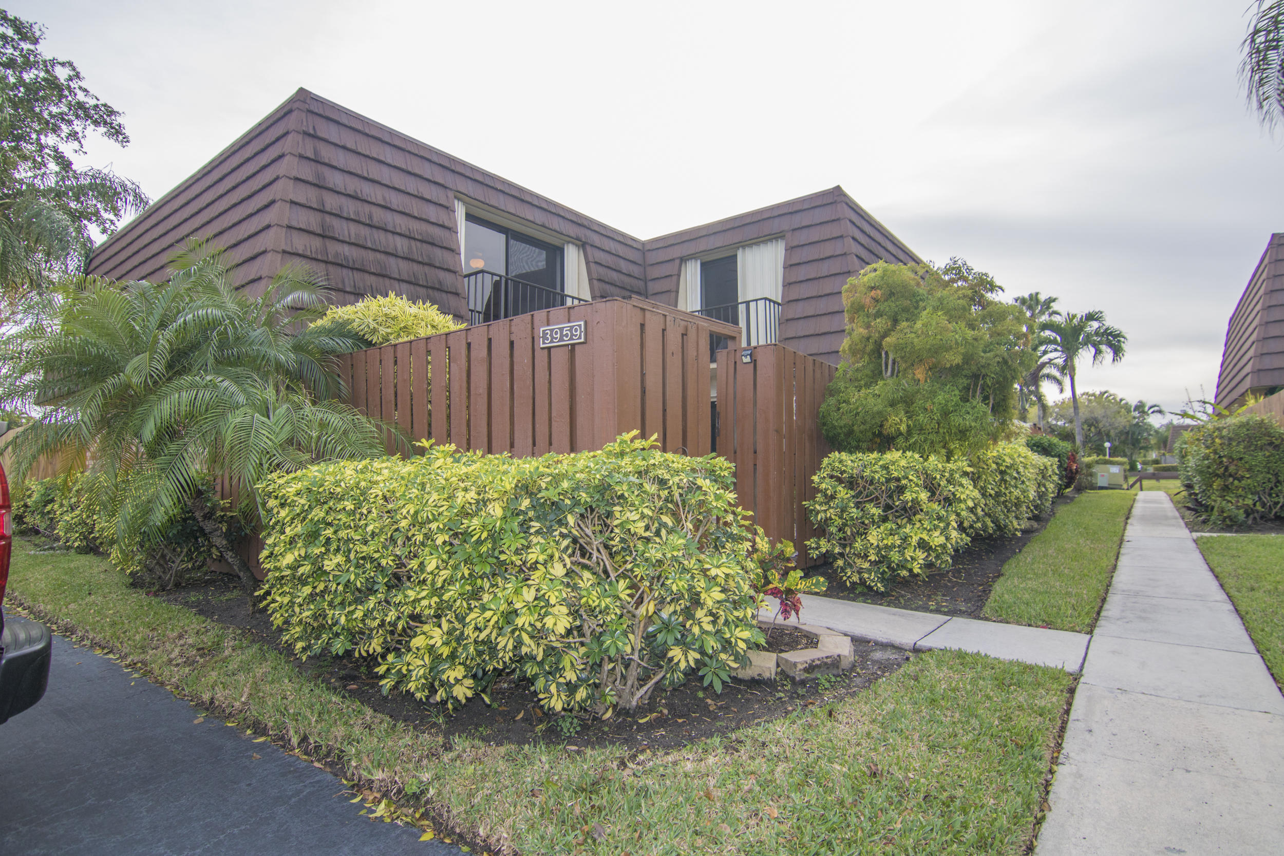 LAGO LUCERNE 2 properties for sale, Lake Worth,33461 FL. Boca Agency