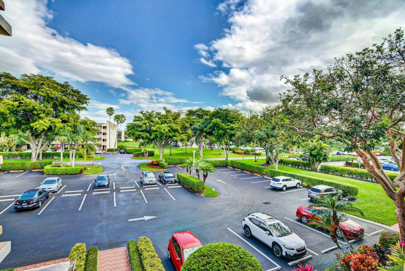 1/2 in Huntington Lakes at Huntington Lakes for sale 154,000