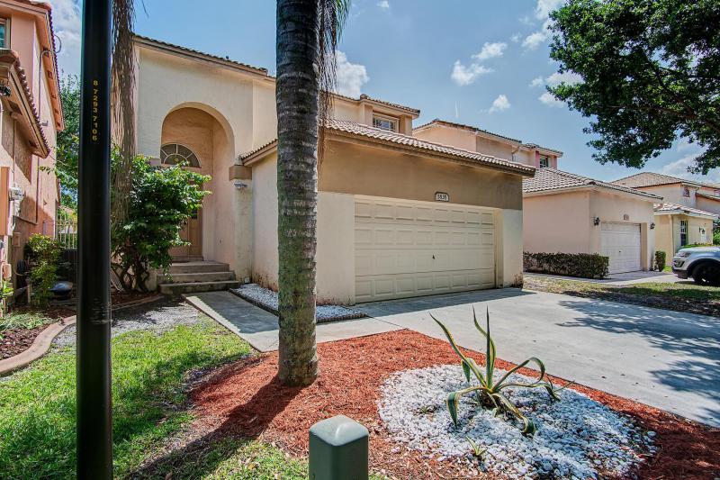 3/2.1 in Eagles Cay at Regency Lakes for sale 369,000