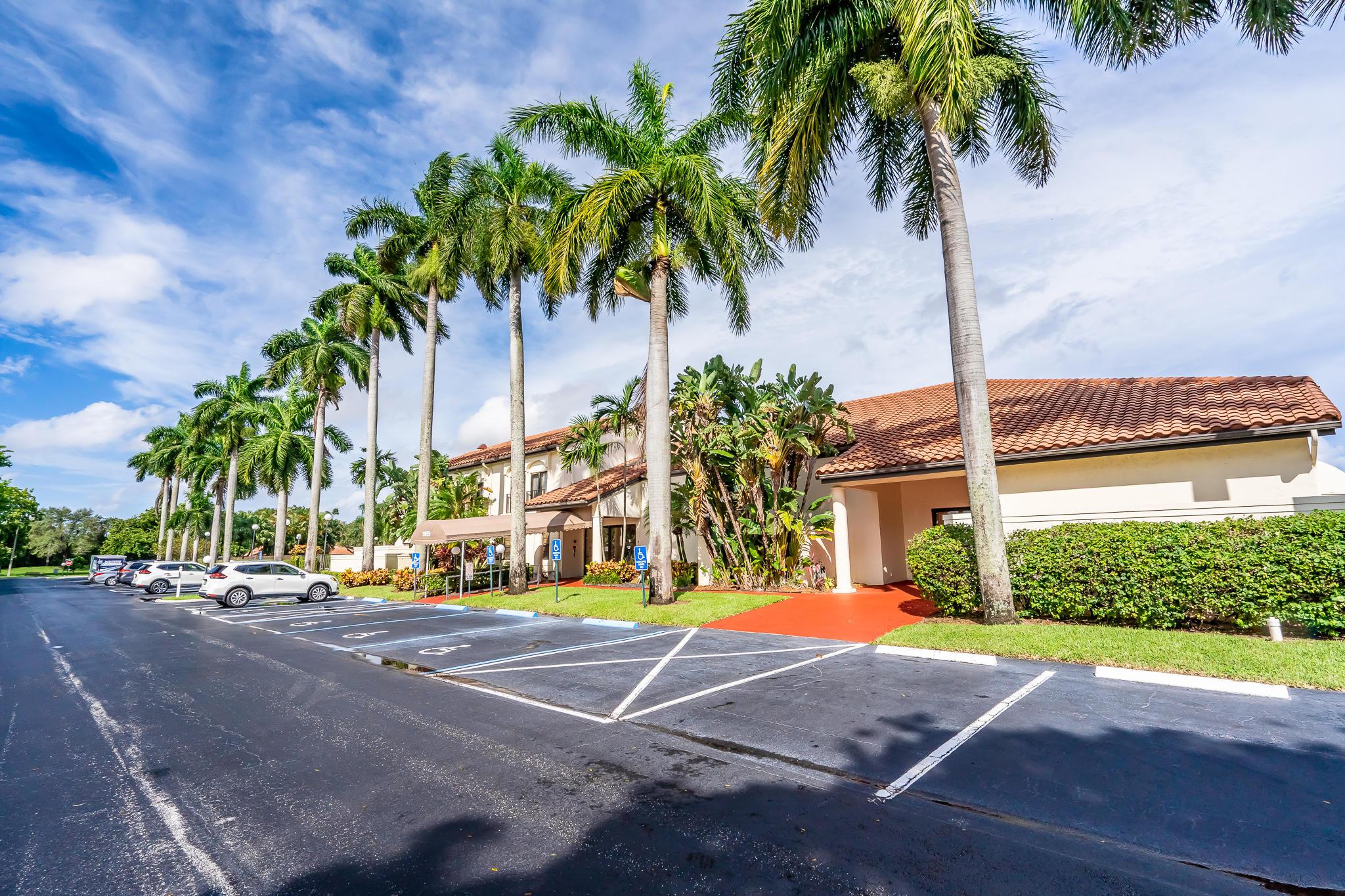 3/2 in Palm Chase Lakes for sale 210,000