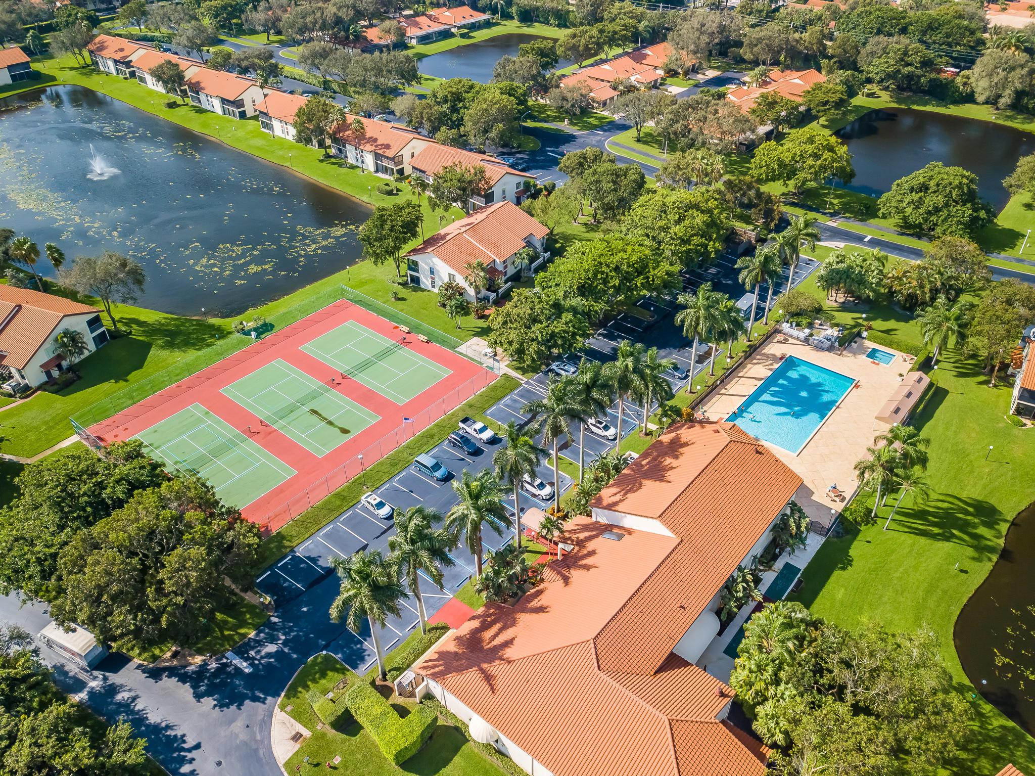 3/2 in Palm Chase Lakes for sale 210,000