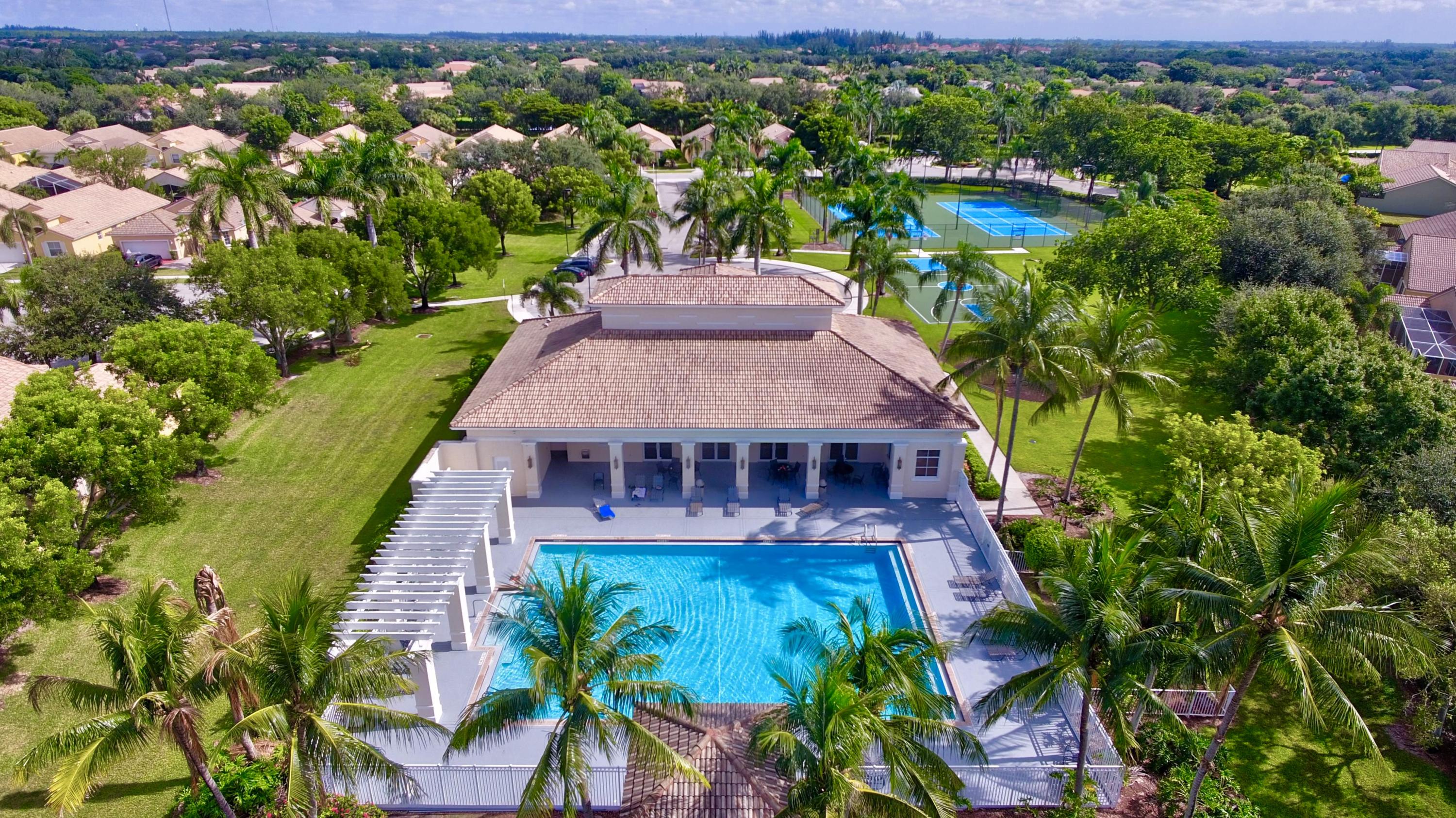 3/2 in Verona Lakes for sale 355,000