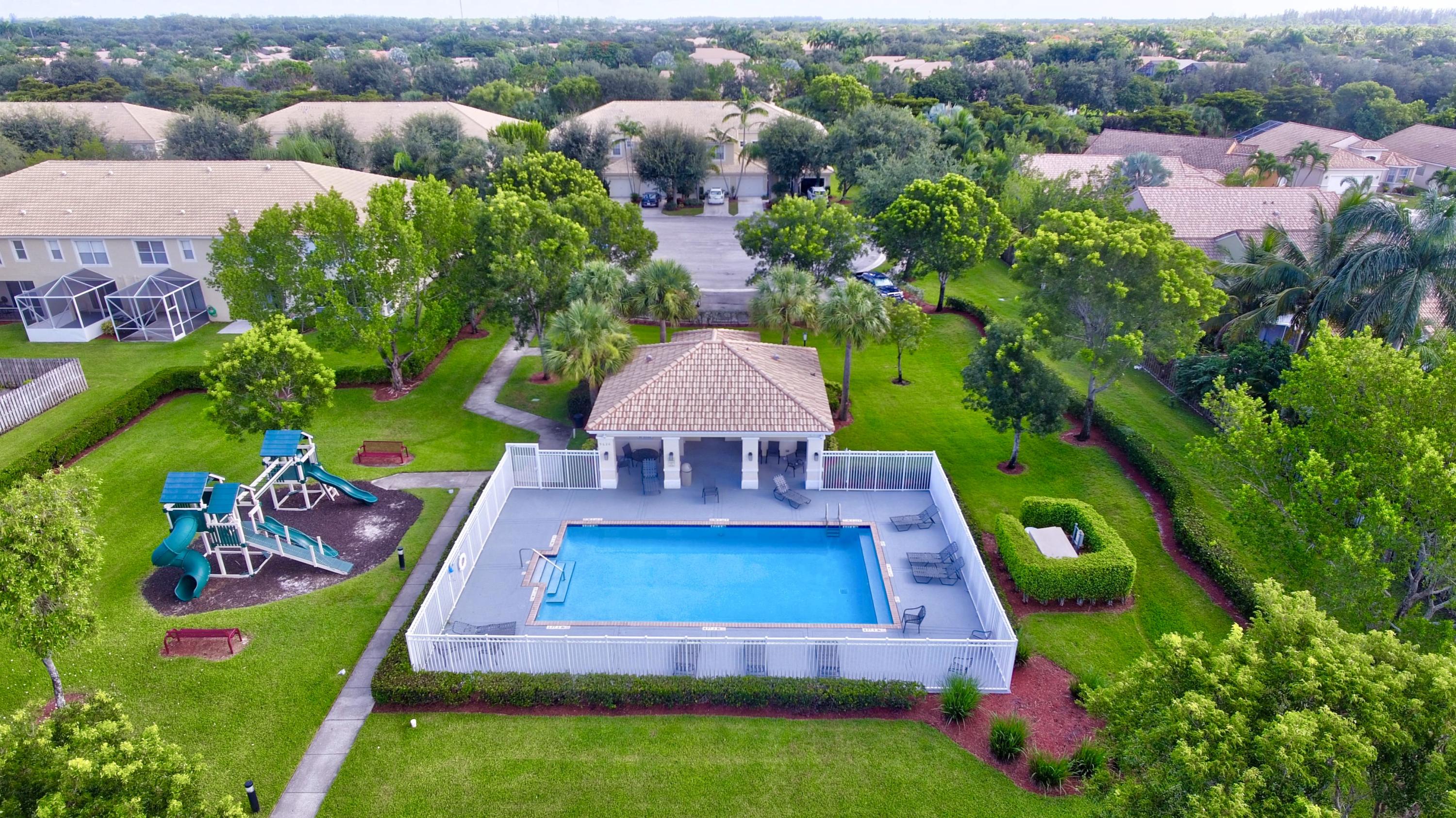 3/2 in Verona Lakes for sale 355,000