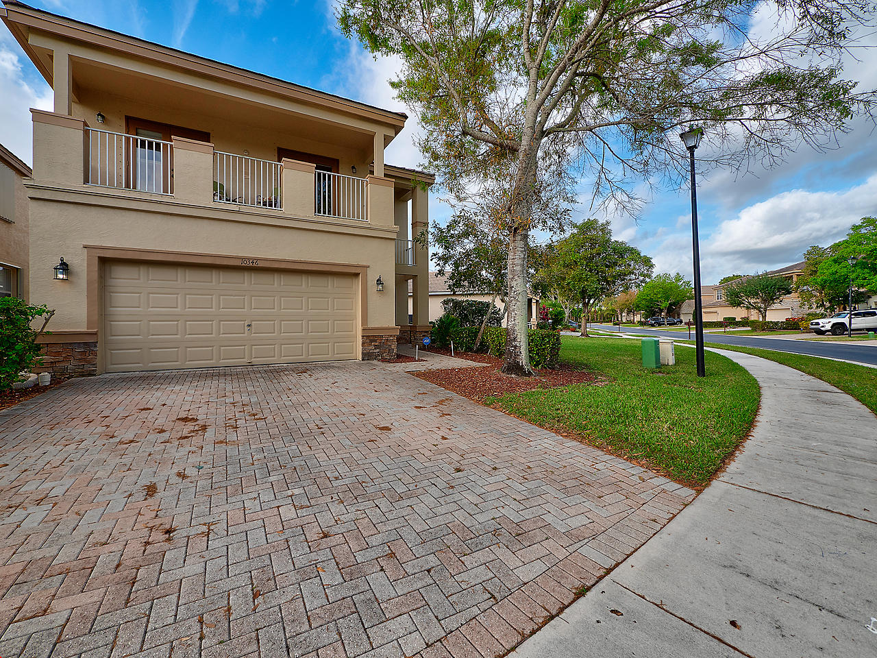 4/2.1 in Thoroughbred Lakes for sale 344,000