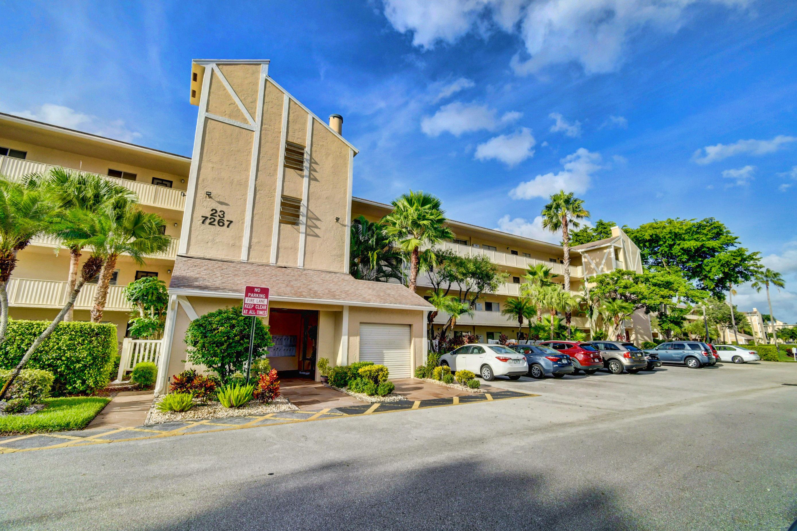 2/2 in Huntington Lakes at Huntington Lakes for sale 135,000