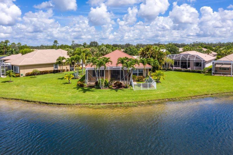 3/3 in Heron Cove at Baywinds for sale 475,000